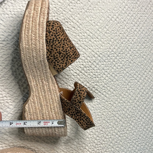 Universal threads platform sandals - Picture 4 of 5